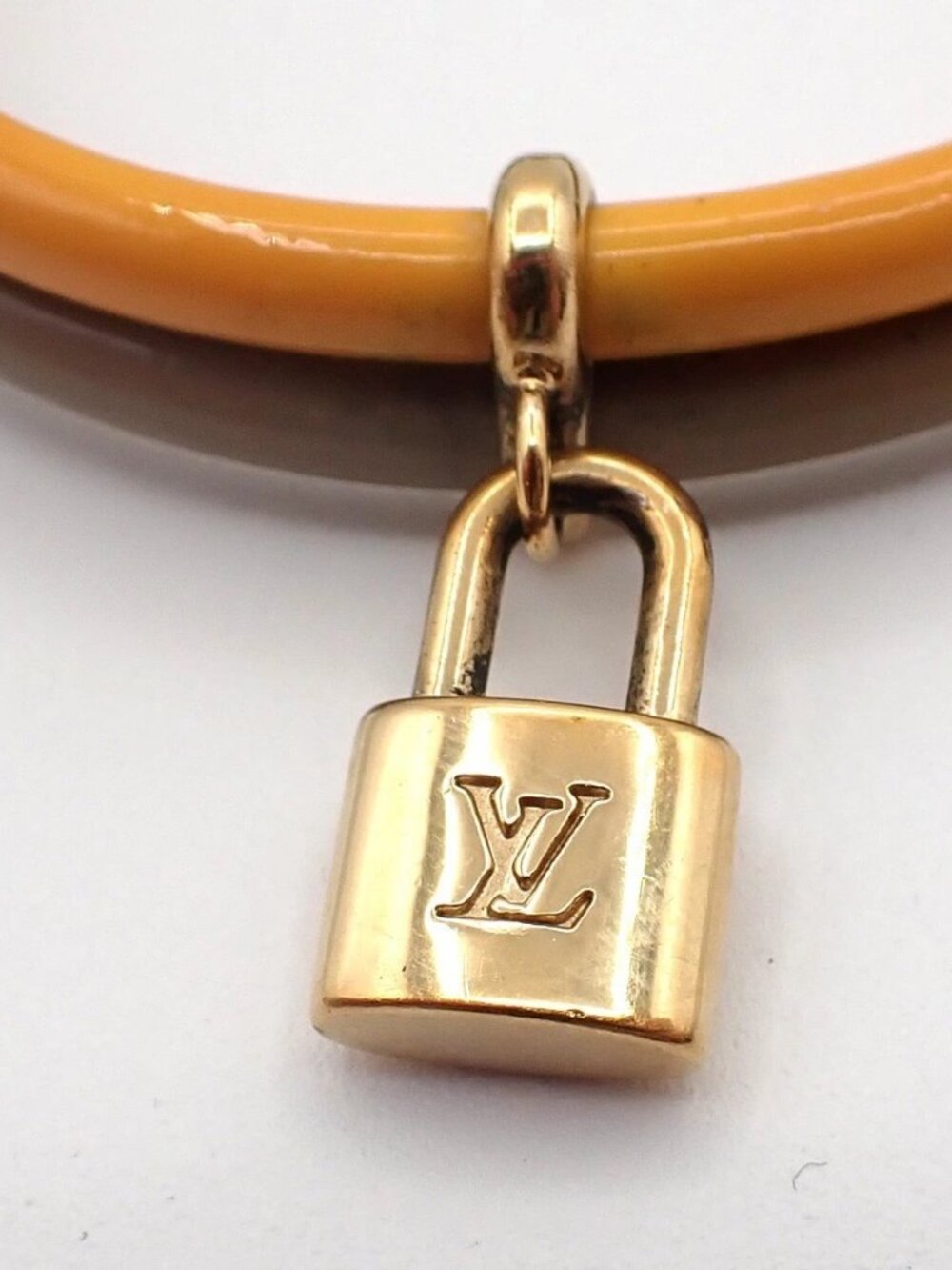 LOUIS VUITTON Keep It Twice Bracelet Patent Leather Khaki Yellow GHW - Picture 6 of 14
